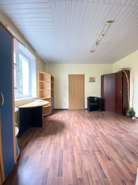Здається офіс 4 кабінети 80 кв м + склад 30м та 3 паркомісця, вул. Героїв Майдану