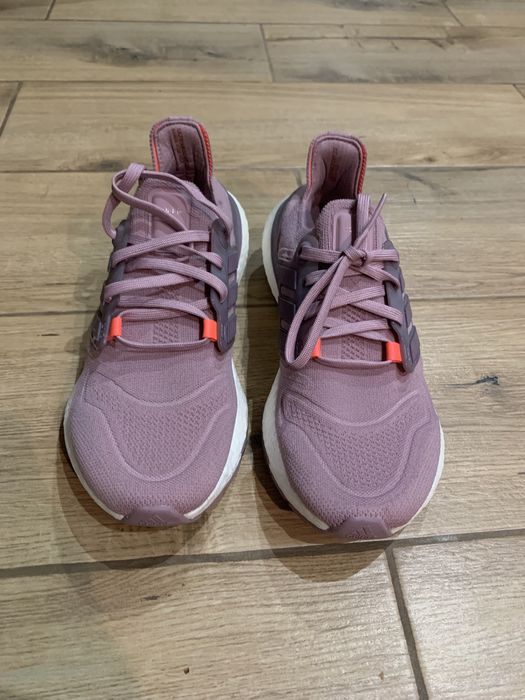 Жіночі кросівки Adidas Ultraboost 22