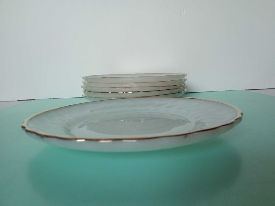 Pratos de sobremesa da marca Anchor Hocking, "Suburbia", made in USA