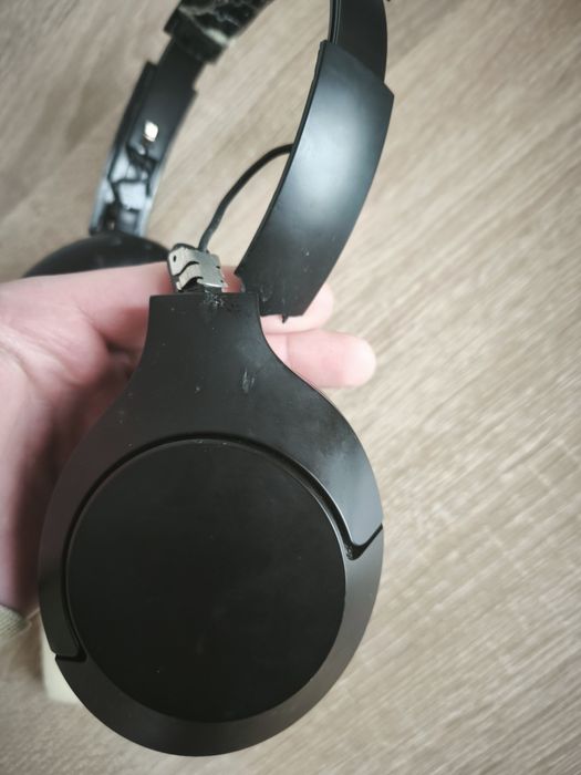 Навушники Philips TAH8506 (на запчастини)