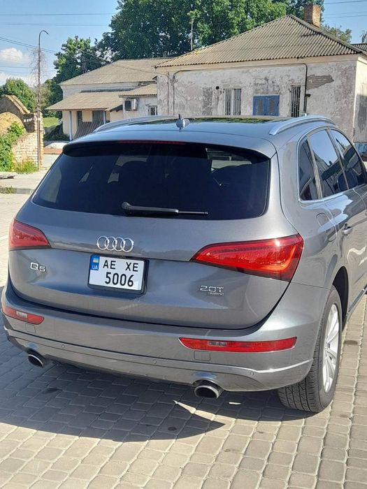Aвтомобіль Ауді Q5