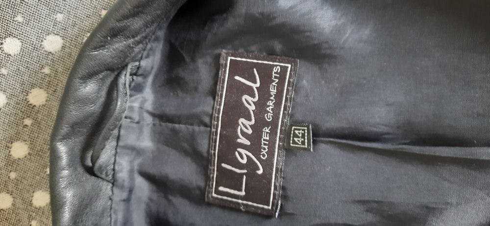 Жіноча шкіряна куртка