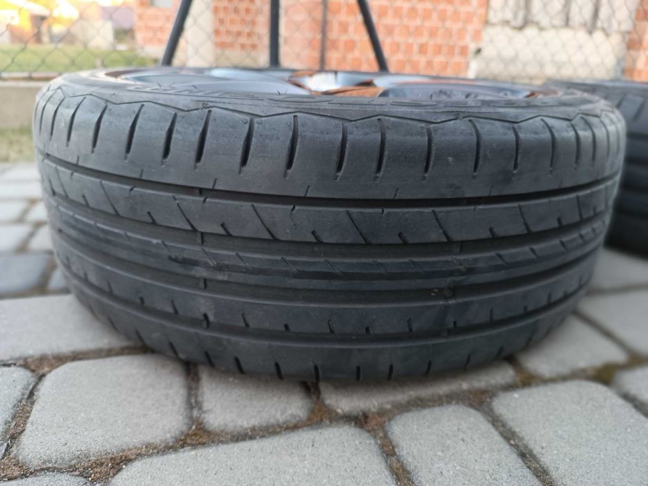 piękne felgi z oponami letnimi