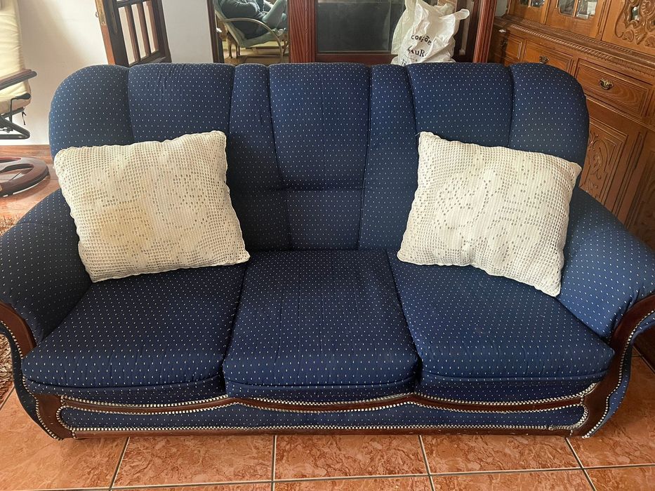 Vendo sofás, móvel e cristaleira