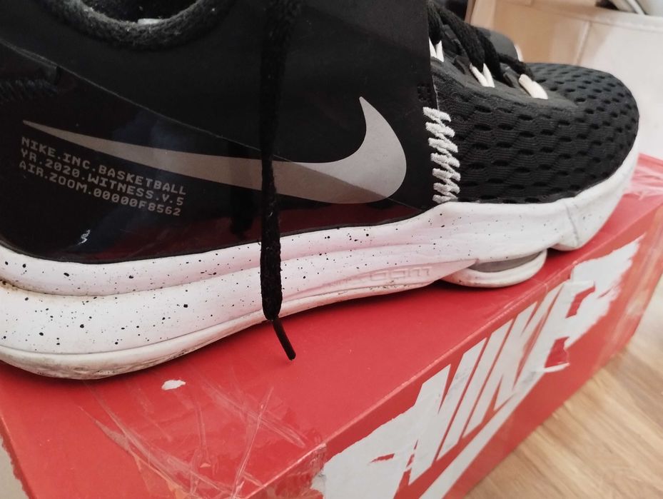 Nike LeBron Witness V