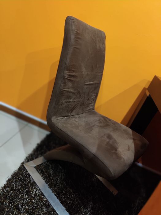 Mesa com tampo de vidro + 6 cadeiras (oferta de tapete e decoraçao)