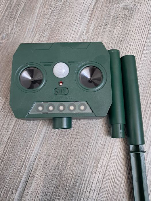 Odstraszacz ultradźwiękowy solarny .