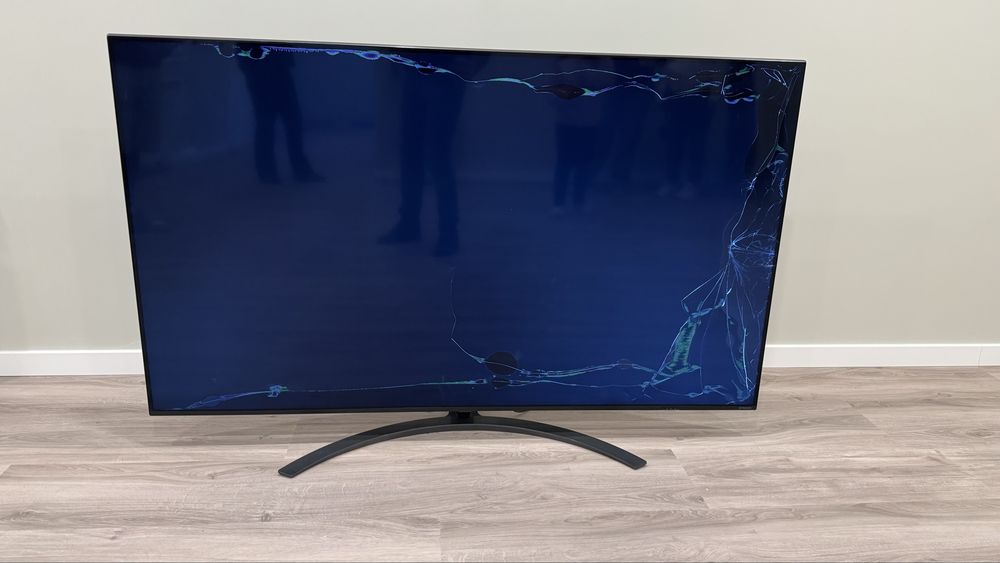 LG Smart TV de 65- P/peças