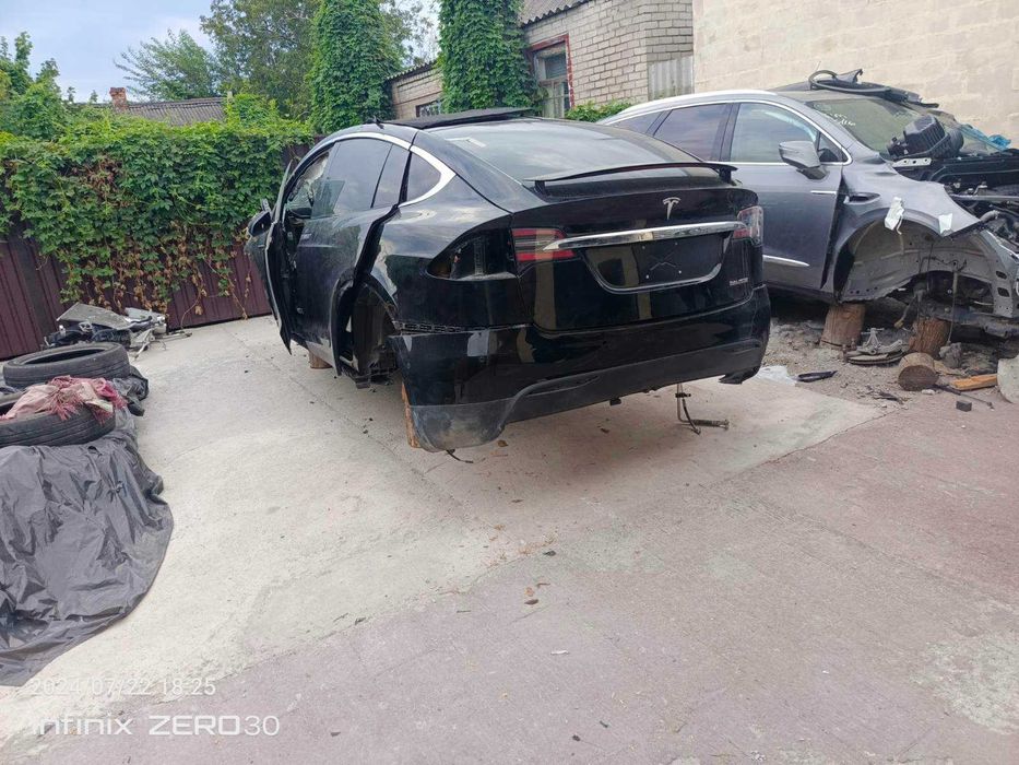 Tesla x 2020 четверть левая