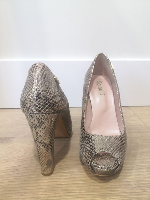 Stilettos da Samelli com padrão de cobra brilhante