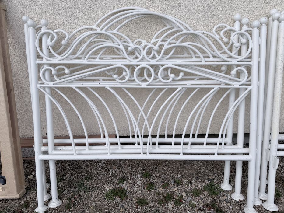 Łóżka domowe w super stanie.