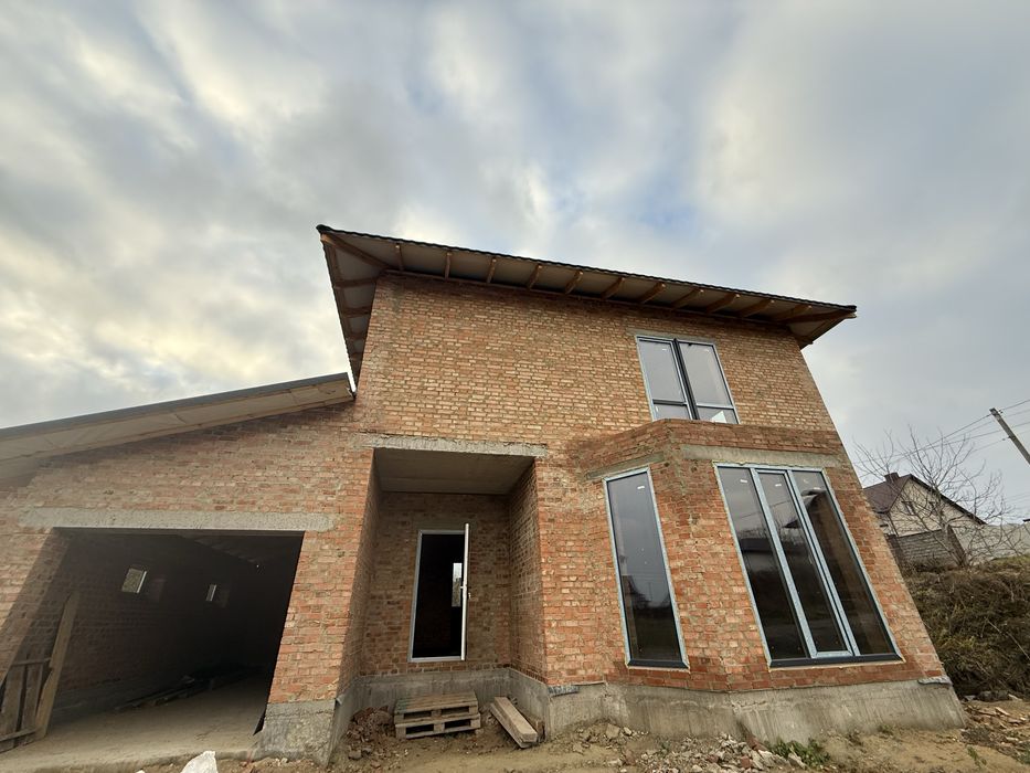 Продам будинок з гаражем в Білій Криниці за Караваном