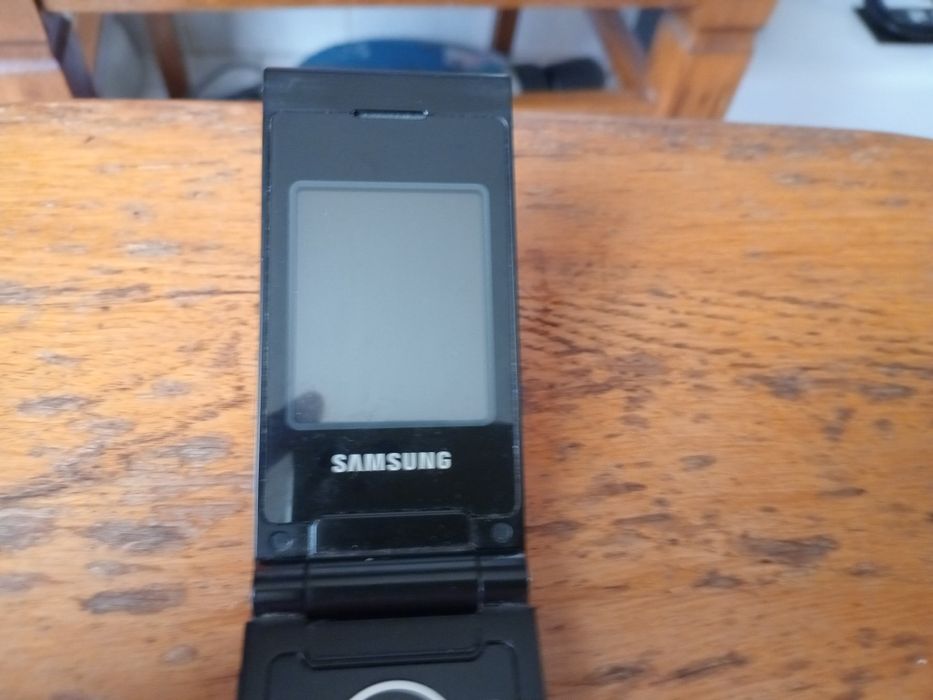 Мобильный телефон на запчасти Samsung