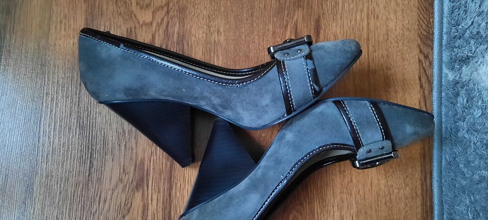 Buty na obcasie CCC tanio