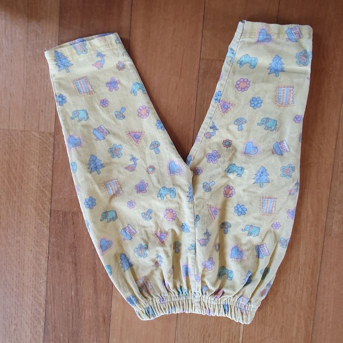 Żółte,grubsze spodnie niemowlęce