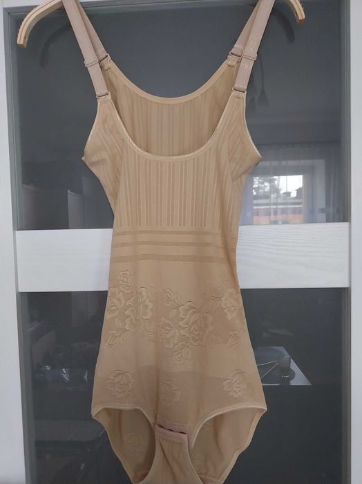 Body modelujące beżowa M