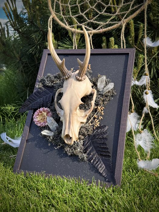 Ramka z czaszką oraz kryształami 3D