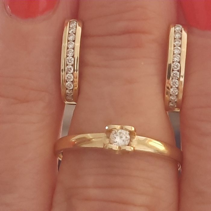 Золотые серьги с бриллиантами  0.22ct 2.41гр. дорожка  новые