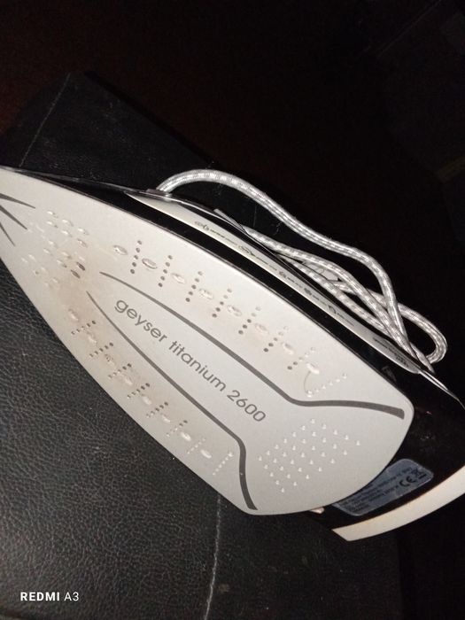 Ferro de passar em excelente estado