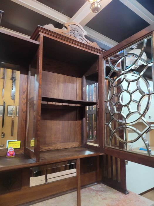 Móvel bastante antigo em madeira maciça e tampo em pedra - ó