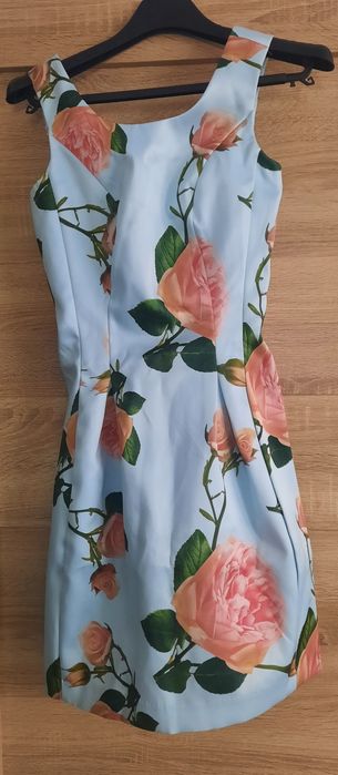 Elegancka sukienka w kwiaty MOHITO 34
