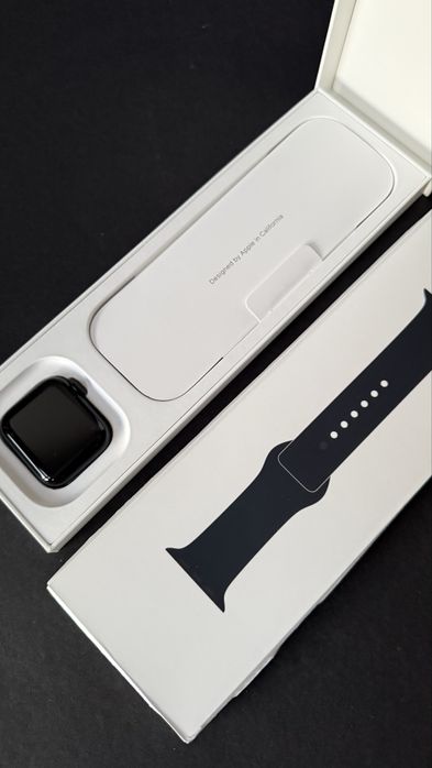 Apple Watch SE GPS з 40мм корпусом з алюмінію кольору midnight