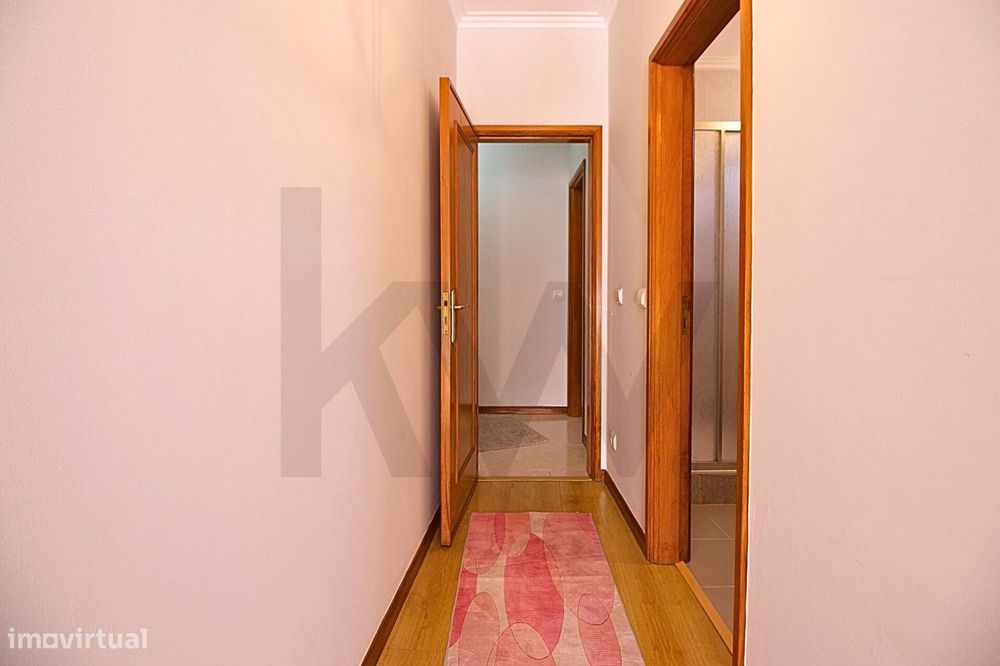 Apartamento T2 com Terraço Privativo, no Centro de Ovar