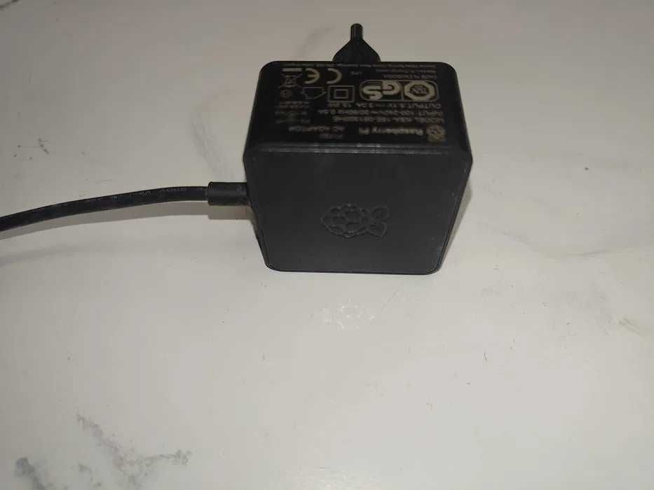Zasilacz USB C 5,1V / 3A do Raspberry Pi  oryginalny - czarny