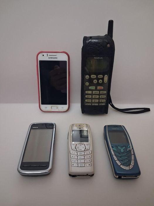 5 Antigos Telemóveis de Colecção