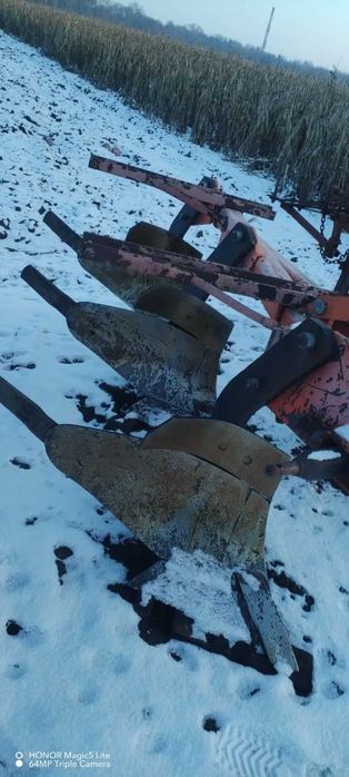 Плуг 3-х корпусний