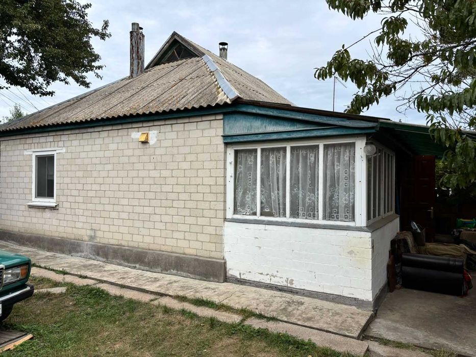 *Продаж будинку в селі Мошни.