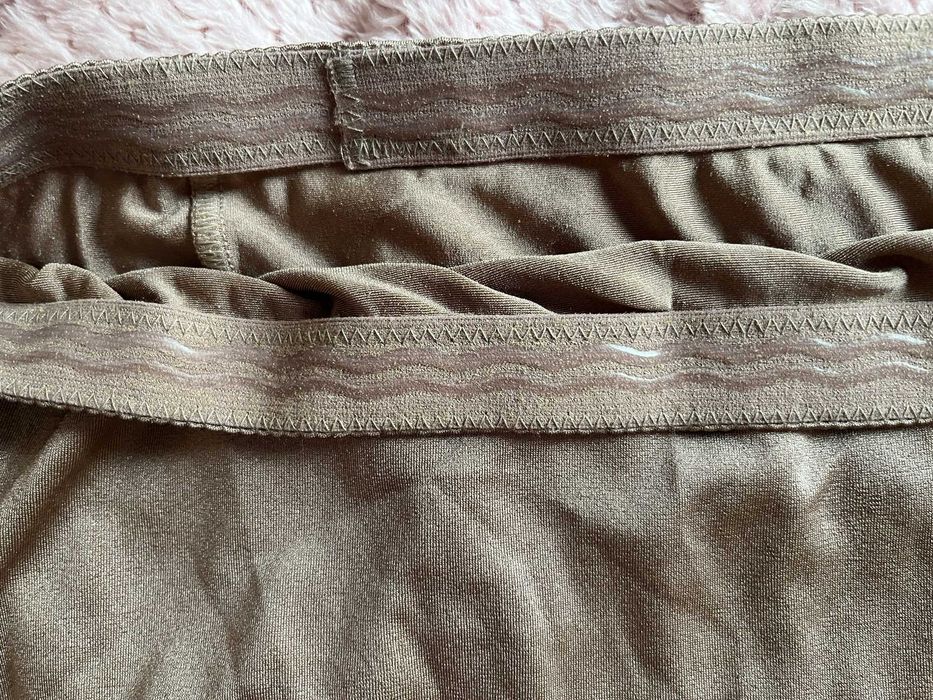delikatnie modelująca halka firmy Triumph