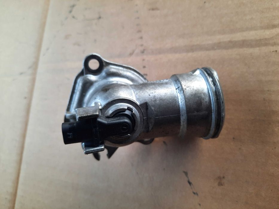 Termostat z obudową A64.22002.215 Mercedes W207 W204 W212 3.0 V6