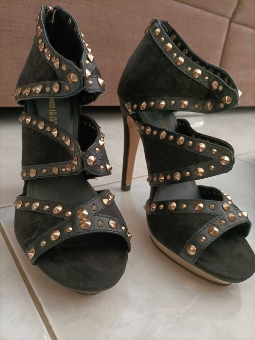 Sapatos/sandalias cor preta