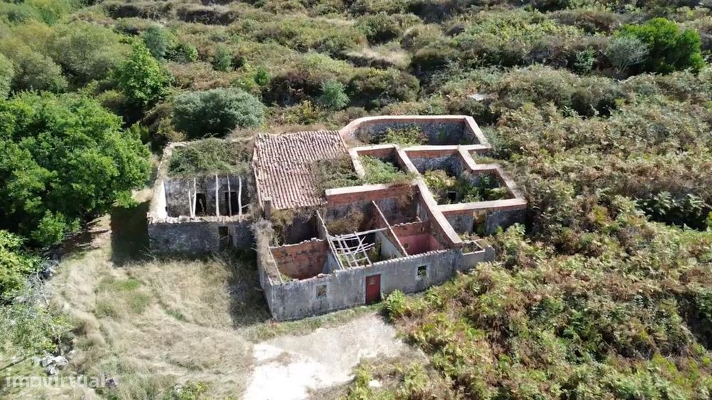 Terreno com Ruína Off-Grid e Vista Desafogada na Serra de Monchique