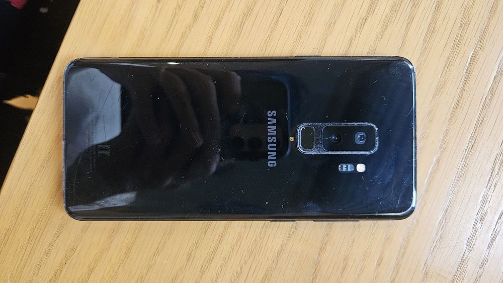 Samsung s9+ е подряпини