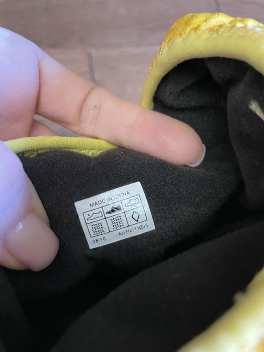 жовті гумові зимові чоботи crocs