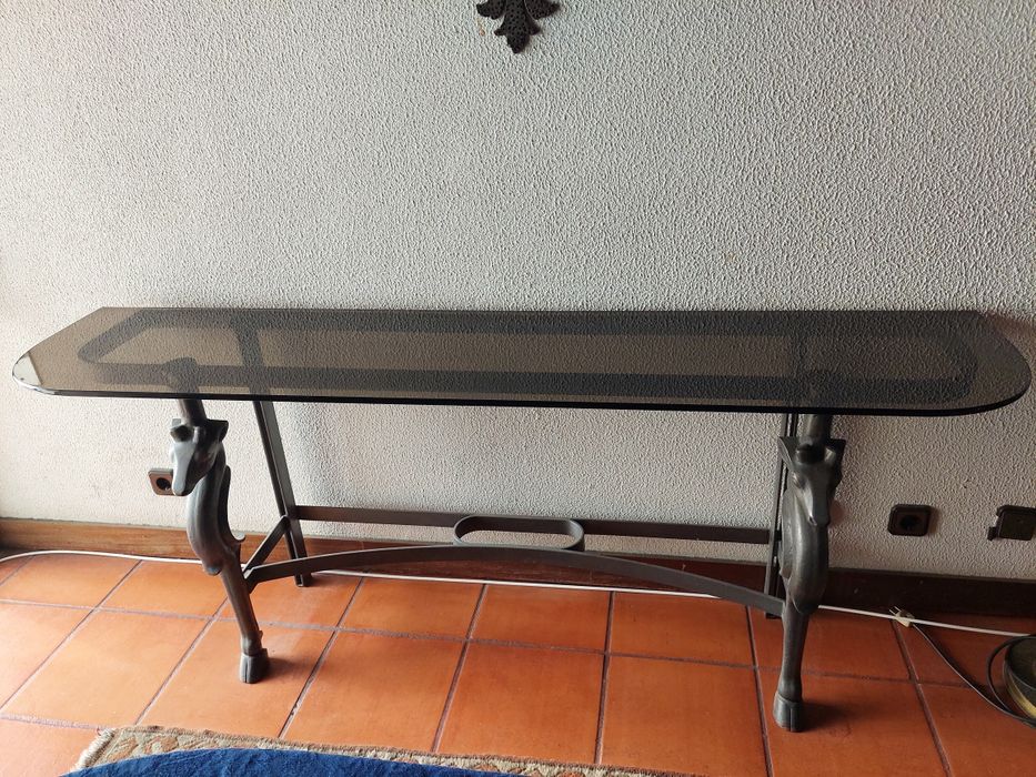 Mesa de jantar, cadeiras e consola