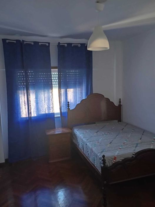 Tenho quarto pra alugar em carregado
