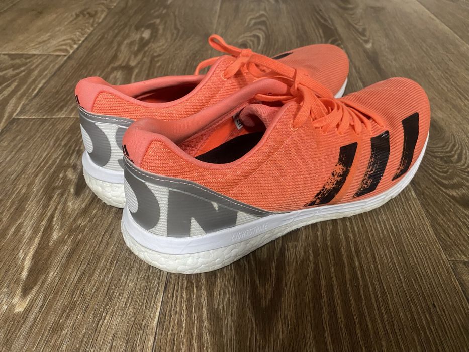 Спортивне взуття (кросівки)