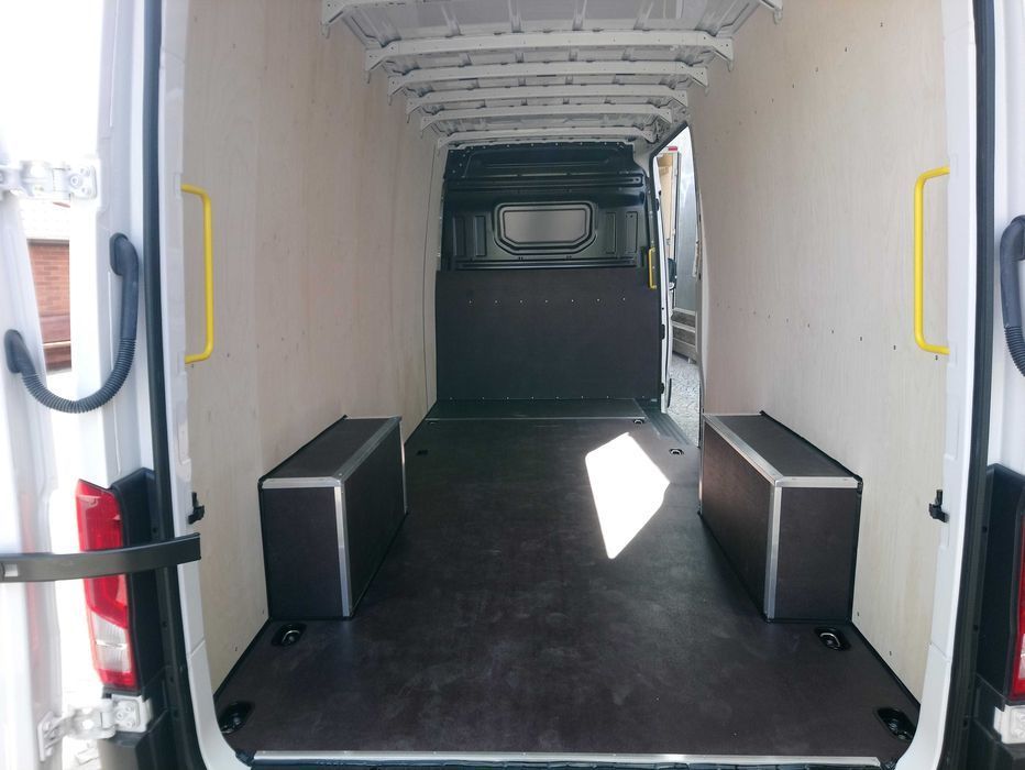 Zabudowa samochodu dostawczego VW Crafter L5H3 i innych modeli