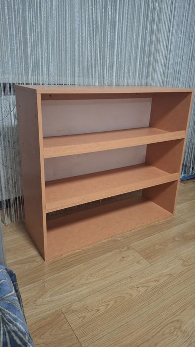 Полка ніжно розово-персикова.