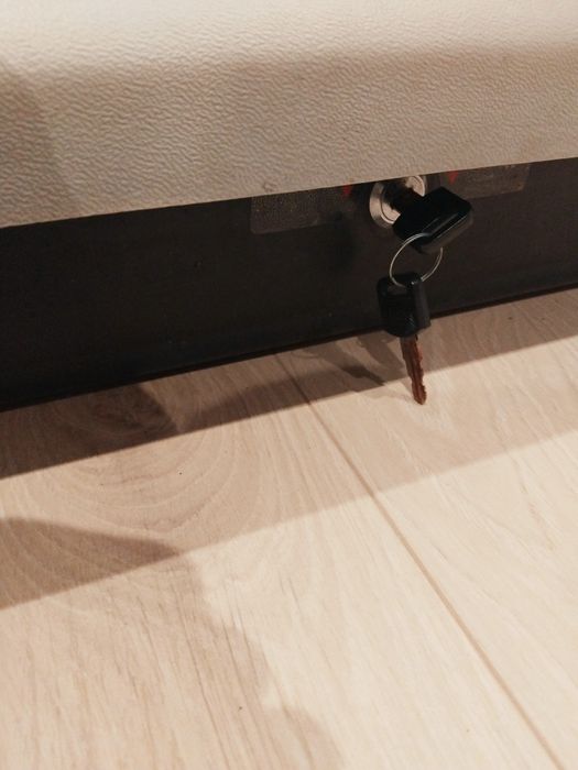 Boks dachowy box Thule polar 700 bagażnik