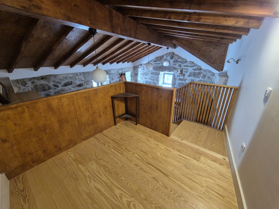 Moradia em pedra renovada T2/ 2 T1 Investimento ou Habitação (Gerês)