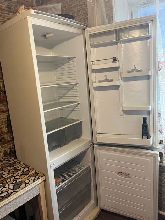 Холодильник двухкамерный