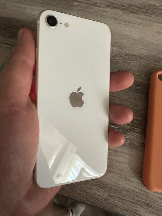 Продам Iphone se 2020 64