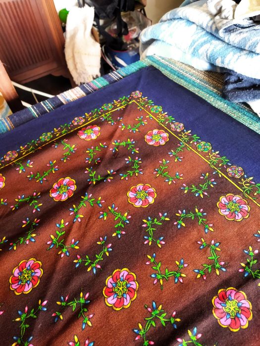 Lenço antigo em lã  pura motivoos florais