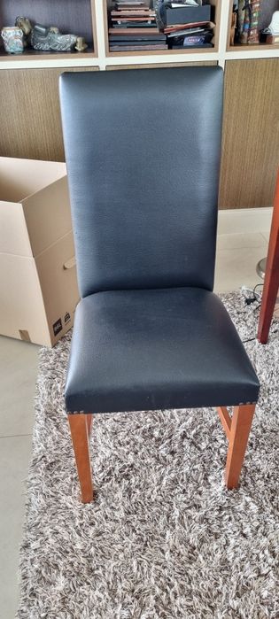 Mesa de jantar extensível + 4 cadeiras – Muito bom estado.