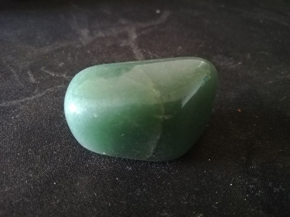 Minerais polidos. Jade, ametista, quartzo, etc.