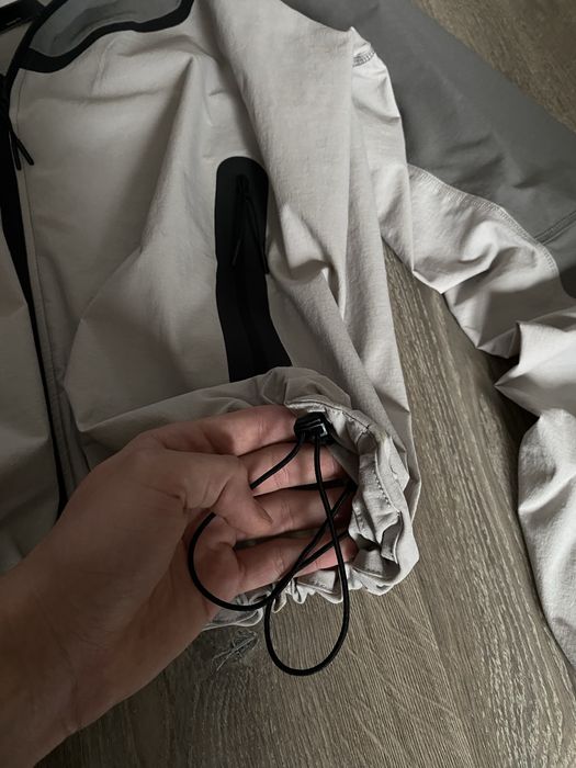 Nike Tech Woven Grey HM7151-014 windbreaker